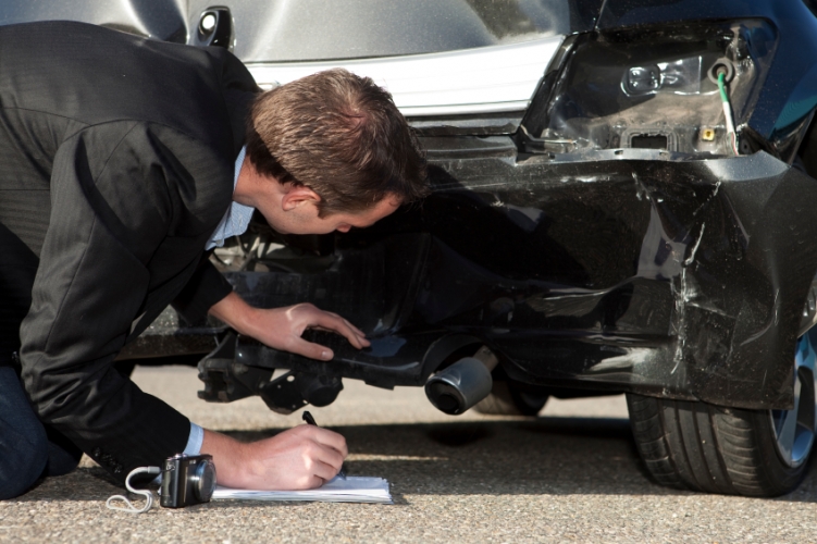 iStock - Expert inspecting wrecked car